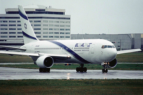 Israel travel tips, El Al plane arriving in Israel